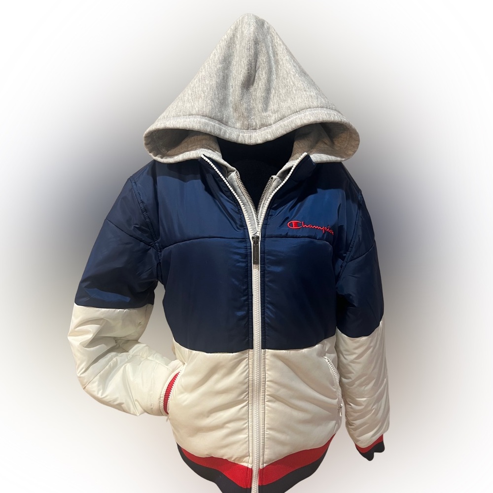 Champion puffer jacket. Slightly used but in excellent condition. Size med